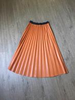 Mooie leather look rok, Kleding | Dames, Rokken, Ophalen of Verzenden, Nieuw, Oranje, Onder de knie