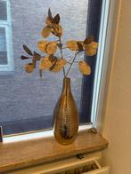 Gouden vaas met reliëf en bloemdecoratie, Overige materialen, Geel, Ophalen of Verzenden, Zo goed als nieuw