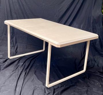 Eetkamertafel van Castelijn , jaren 80 beschikbaar voor biedingen