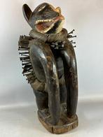 240464 - LARGE Sitting Afrikaans Fetisch Bakongo Nkisi Nkond, Antiek en Kunst, Kunst | Niet-Westerse kunst, Ophalen of Verzenden