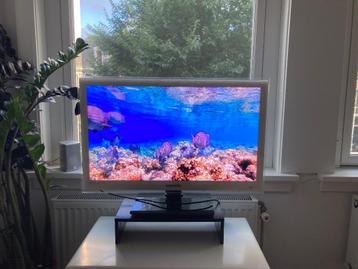Samsung UE32C6710 Full-HD TV met stijlvolle witte omlijsting beschikbaar voor biedingen