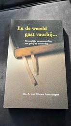 A. van Nieuw Amerongen - En de wereld gaat voorbij ..., Ophalen of Verzenden, Zo goed als nieuw, A. van Nieuw Amerongen