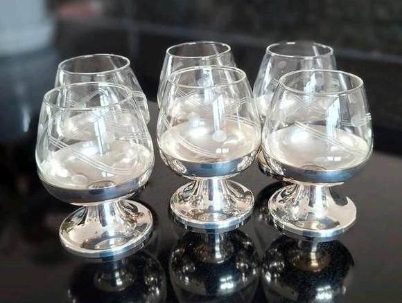 Zes geslepen BREVET kristallen glazen in verzilverde houder, Antiek en Kunst, Antiek | Glas en Kristal, Ophalen of Verzenden