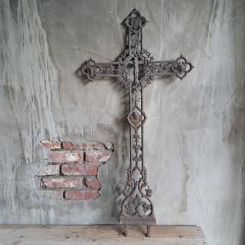 Groot oud brocante Frans smeedijzeren kruis 108x53cm Etage3 beschikbaar voor biedingen