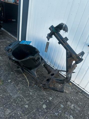 Zip 2000 2 takt 2005 frame beschikbaar voor biedingen