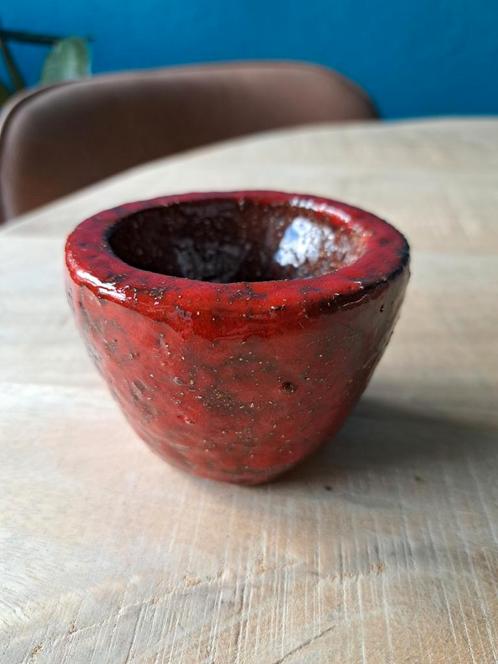 Handgemaakte keramische schaal rood, Antiek en Kunst, Antiek | Keramiek en Aardewerk, Ophalen of Verzenden