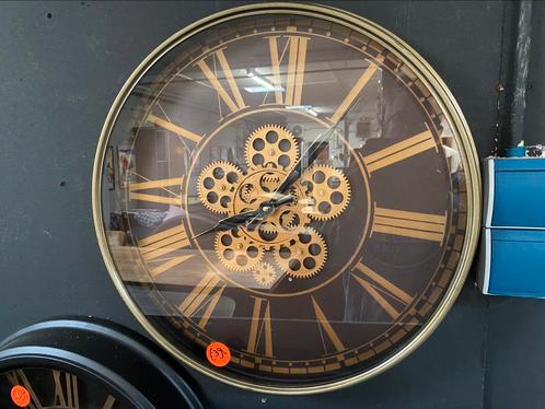Klok zwart/ goud 45cm bewegende tandwielen, Huis en Inrichting, Woonaccessoires | Klokken, Nieuw, Wandklok, Analoog, Ophalen