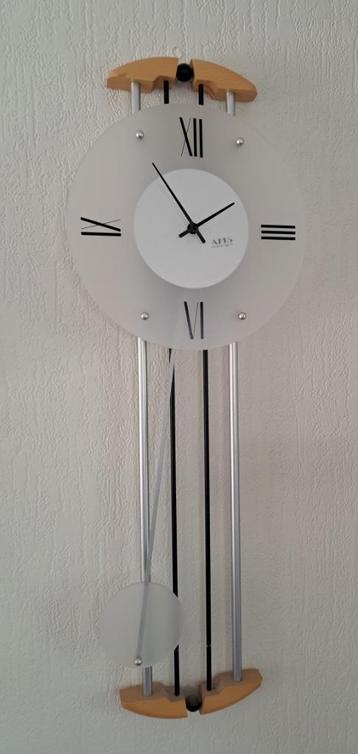 Wandklok beschikbaar voor biedingen