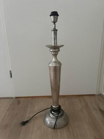 Mooie zilveren lamp beschikbaar voor biedingen