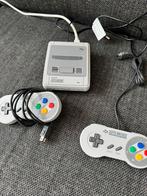 SNES mini met 2 controllers, Spelcomputers en Games, Spelcomputers | Nintendo Super NES, Ophalen, Zo goed als nieuw, Met 2 controllers