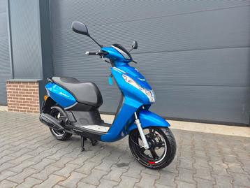 Peugeot kisbee 4T 50cc Injectie Bromscooter 3724 km BJ 2021 beschikbaar voor biedingen