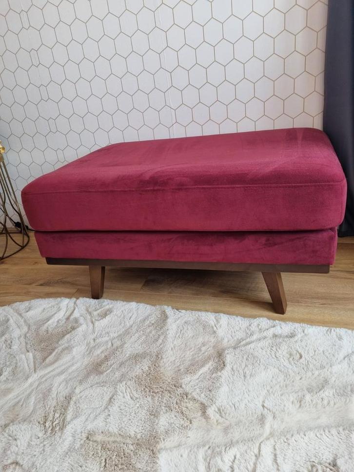Wijnrode fluwelen hocker / voetenbank, Huis en Inrichting, Banken | Voetenbanken en Poefen, Zo goed als nieuw, 75 tot 100 cm, 50 tot 75 cm