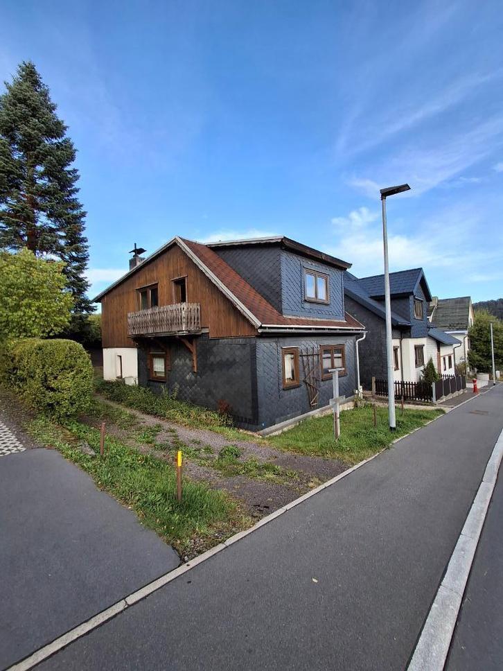 EENGEZINSHUIS MET GROTE TUIN EN GARAGE., Huizen en Kamers, Buitenland, Duitsland, Woonhuis, Dorp
