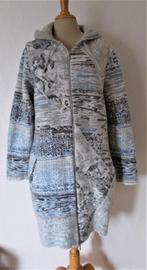 Mooi lang grijs/ijsblauw/wit wollen print vest van KOOI! 44, Kleding | Dames, Truien en Vesten, Nieuw, Blauw, Maat 42/44 (L), Verzenden