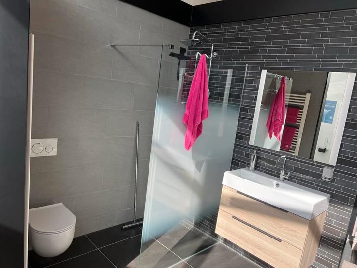 Complete Showroom Badkamer - Nieuwstaat!, Huis en Inrichting, Badkamer | Complete badkamers, Nieuw, Met douche, Ophalen
