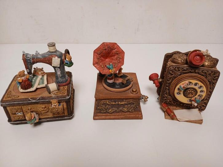 3x oude muziekdoos met beertjes en konijnen, Verzamelen, Poppetjes en Figuurtjes, Zo goed als nieuw, Ophalen of Verzenden