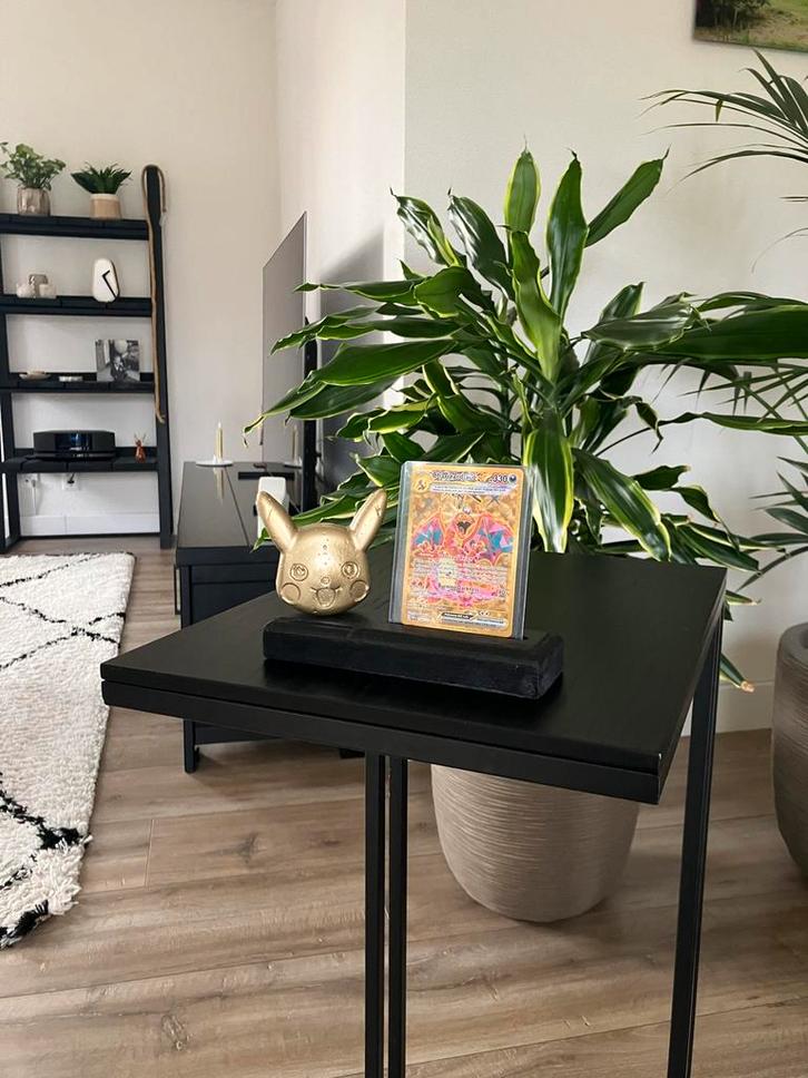 Betonnen Pikachu Kaartenhouder - Goud, Hobby en Vrije tijd, Verzamelkaartspellen | Pokémon, Nieuw, Overige typen, Ophalen of Verzenden