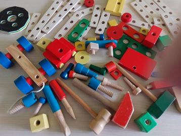 CONSTRUCTIESPEELGOED alles van HOUT, heel divers + UITDAGEND beschikbaar voor biedingen