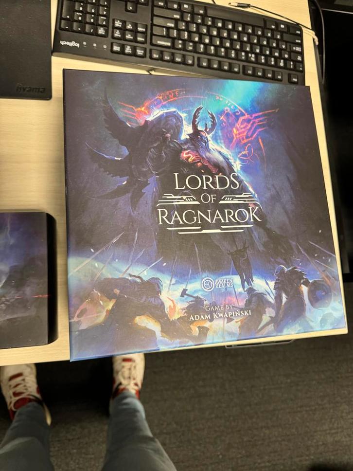 Lords of Ragnarok + Terrain + Stretch Goals, Hobby en Vrije tijd, Gezelschapsspellen | Bordspellen, Zo goed als nieuw, Een of twee spelers