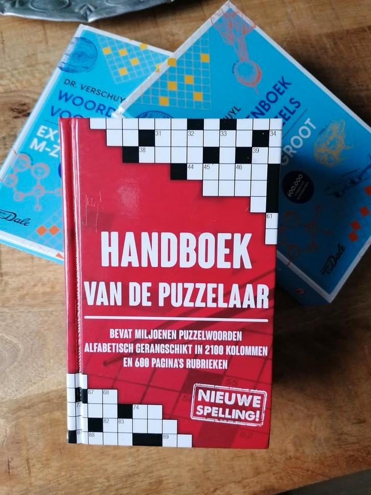 Handboek voor de puzzelaar en een van DALE, Boeken, Woordenboeken, Zo goed als nieuw, Nederlands, Van Dale, Ophalen of Verzenden