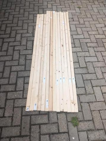 Vuren houten balken geschaafd beschikbaar voor biedingen