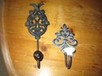 2 Hangers gietijzer porselijnen knop(handoek of jas)  5,=, Ophalen of Verzenden