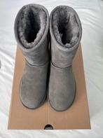 NIEUW! Originele uggs classic tall grijs maat 36, UGG, Snowboots, Nieuw, Ophalen of Verzenden