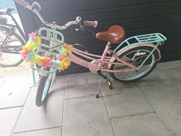 Nette meisjes fiets beschikbaar voor biedingen