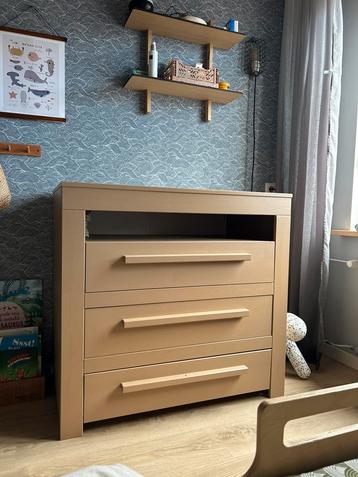 Woood commode in kleur Velvet Fudge beschikbaar voor biedingen