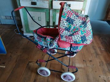 Vintage poppenwagen.  beschikbaar voor biedingen