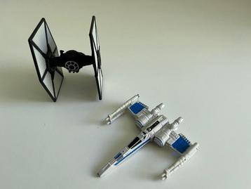 2 Hot Wheels Star Wars modelletjes (X-wing & Tie Fighter) beschikbaar voor biedingen