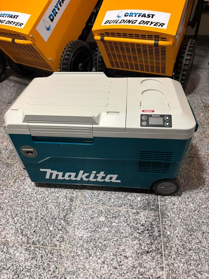Makita ijstkast op accu! Koel en verwarm stand!, Caravans en Kamperen, Koelboxen, Gebruikt, Koelbox, Compressor, Ophalen