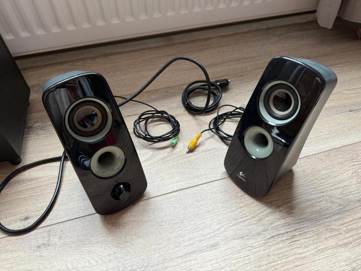 Logitech Z323 2.1 audiosysteem met aandachtpuntjes (2010), Computers en Software, Pc speakers, Gebruikt, Audiokanaal 2.1, Ophalen
