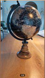 Mooie wereldbol op houten voet, Huis en Inrichting, Ophalen of Verzenden, Zo goed als nieuw