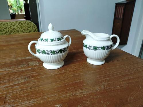 Wedgwood Stratford suikerpot en melkkan, Antiek en Kunst, Antiek | Servies los, Ophalen of Verzenden