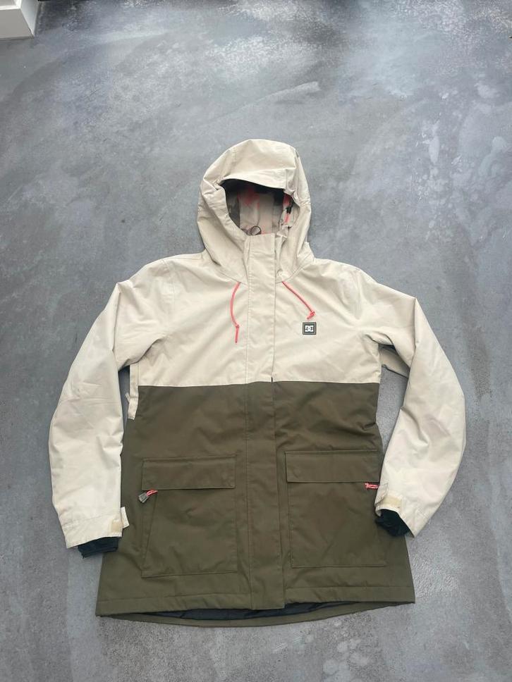 DC snowboard jas - maat L, Kleding | Dames, Wintersportkleding, Zo goed als nieuw, Jack, Maat 42/44 (L), Ophalen of Verzenden