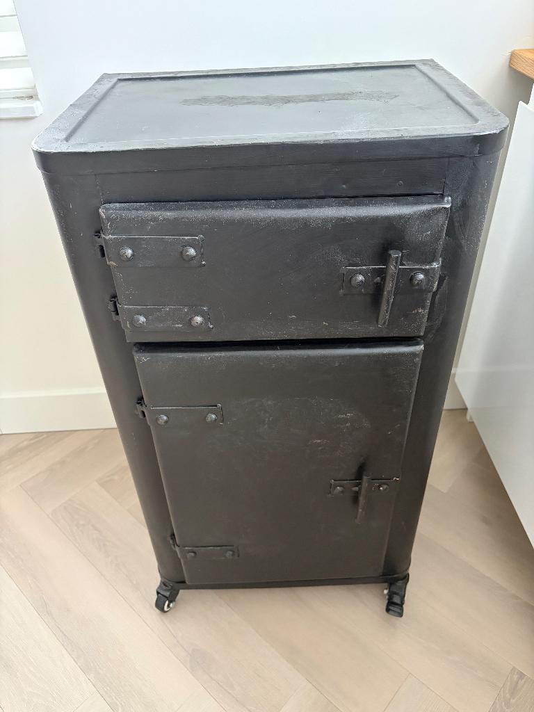 Mox industrieel metalen kastje / dressoir, Huis en Inrichting, Kasten | Dressoirs, Zo goed als nieuw, Minder dan 50 cm, 25 tot 50 cm