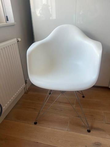 VITRA eames dar verchroomd onderstel beschikbaar voor biedingen