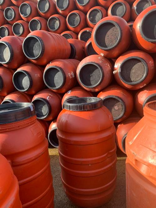 Tonnen € 7,50, Tuin en Terras, Regentonnen, Zo goed als nieuw, Kunststof, 150 liter of meer, Ophalen