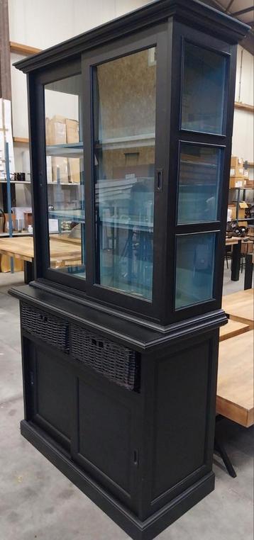 Zwarte Buffetkast met Glas en Lades beschikbaar voor biedingen