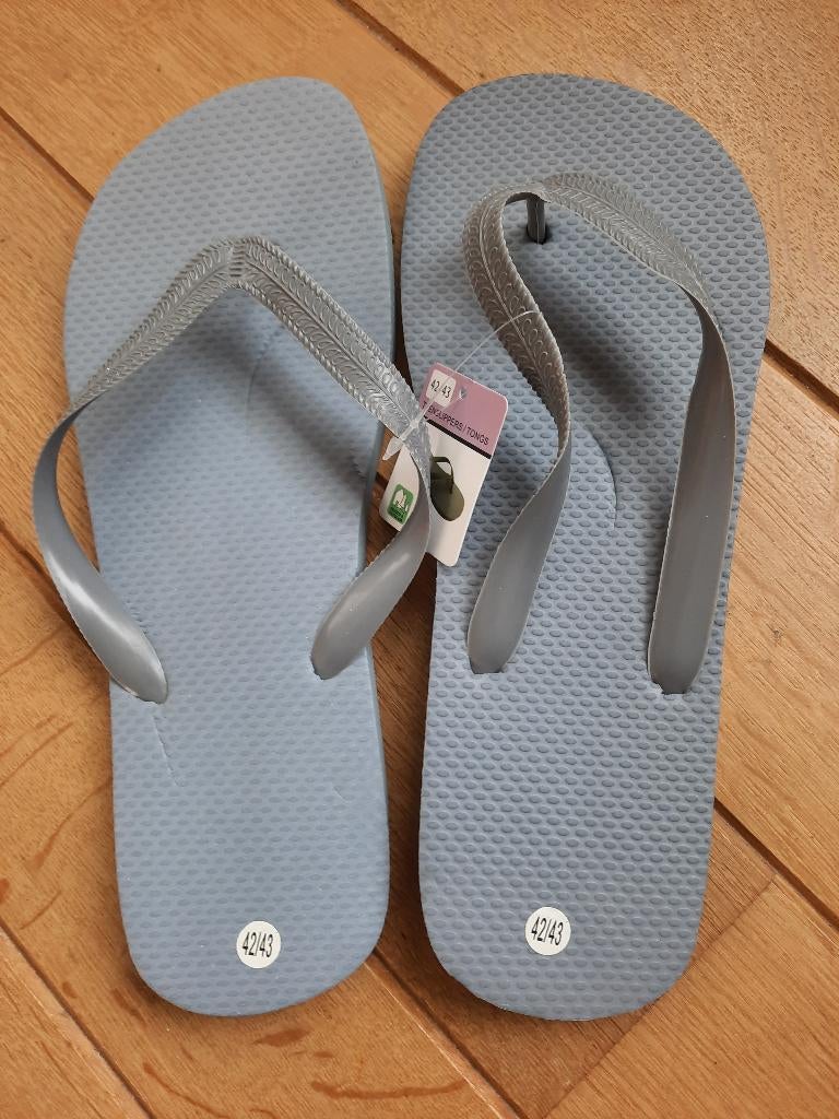 Teenslippers grijs - maat 42/43 - flip flops slippers - nieu, Kleding | Dames, Schoenen, Ophalen of Verzenden, Nieuw, Grijs