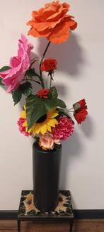 Te koop prachtige zwarte vaas met zijde bloemen., Ophalen of Verzenden, Zo goed als nieuw