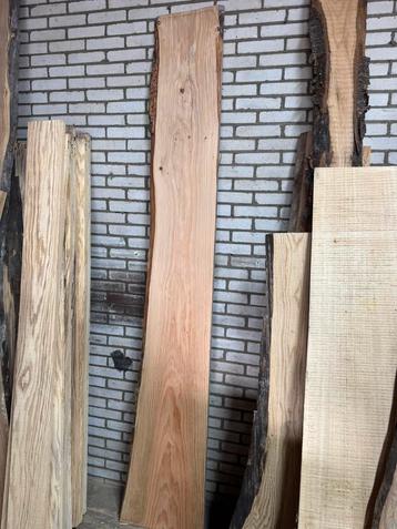 Houten Douglas schaaldeel L 259 cm , breedte 48-35 -33 cm beschikbaar voor biedingen