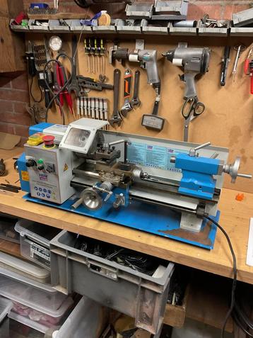 Draaibank 180x300 digitaal display beschikbaar voor biedingen