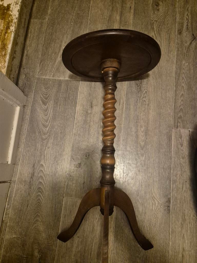 Antieke bijzettafel met gedraaide poot, Ophalen of Verzenden
