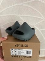 Yeezy slides maat 26, Kinderen en Baby's, Yeezy, Jongen of Meisje, Overige typen, Ophalen of Verzenden