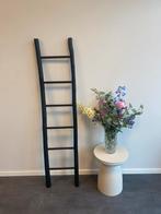 Decoratieve zwarte laden | Sierladder | ladder Kwantum, Ophalen of Verzenden, Zo goed als nieuw
