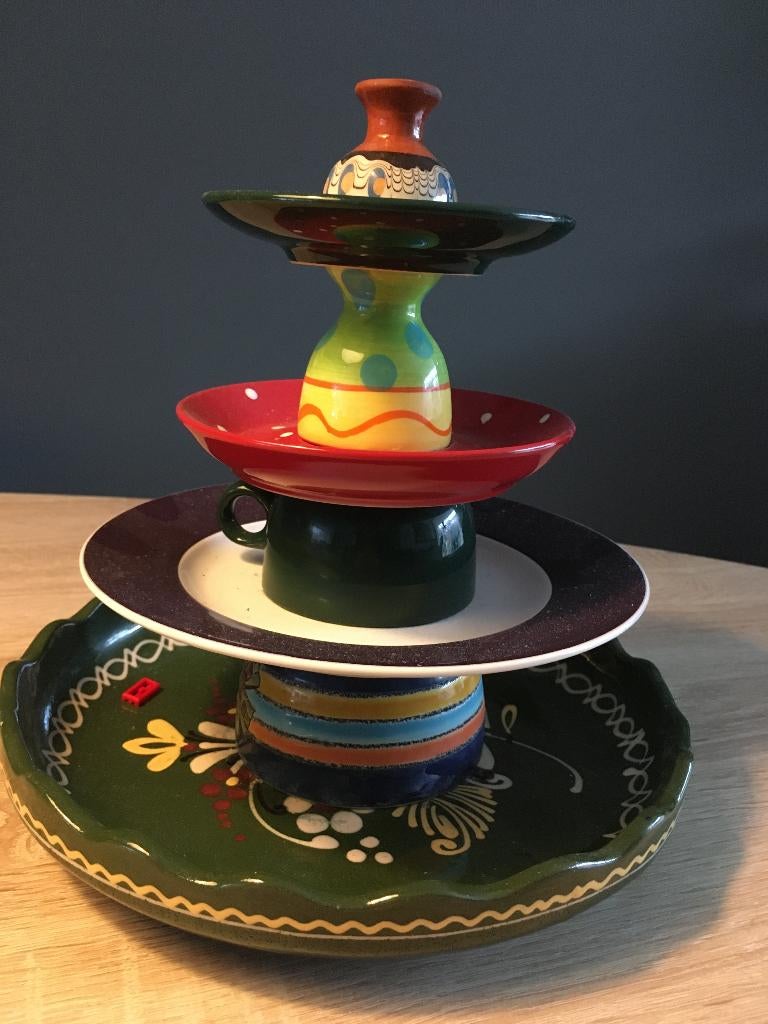 Zeldzaam Etagere met oa hongaars aardewerk, Antiek en Kunst, Ophalen of Verzenden