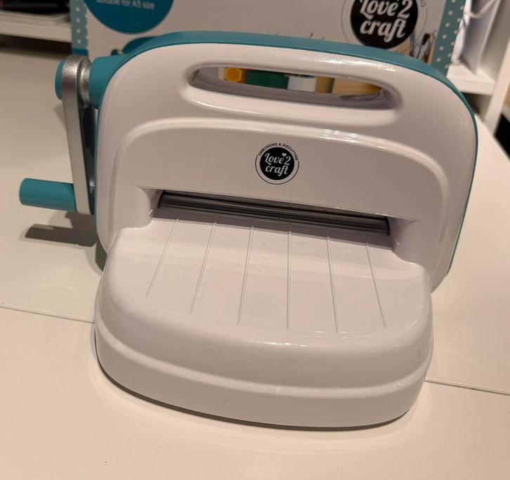 Embossing machine + veel sjablonen – bijna nieuw, Hobby en Vrije tijd, Kaarten | Zelf maken, Zo goed als nieuw, Overige typen