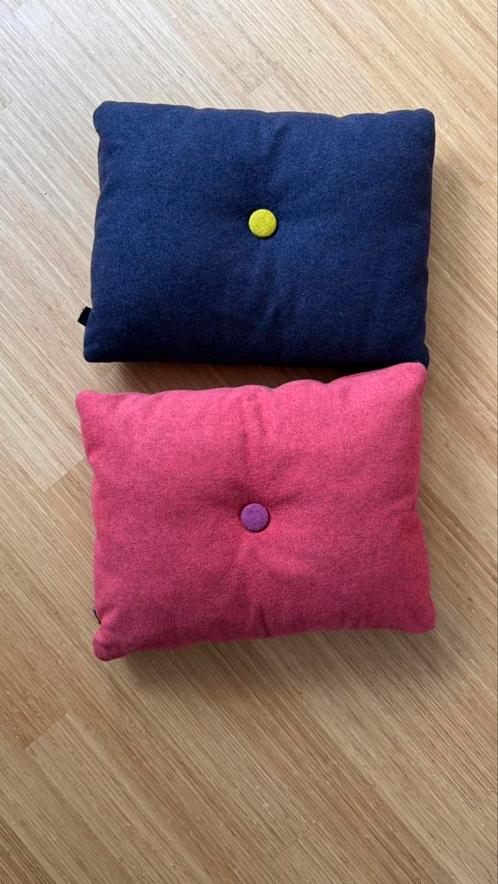 Twee kussens van Hay Dot sierkussen, Huis en Inrichting, Woonaccessoires | Kussens, Gebruikt, Paars, Rechthoekig, Ophalen of Verzenden